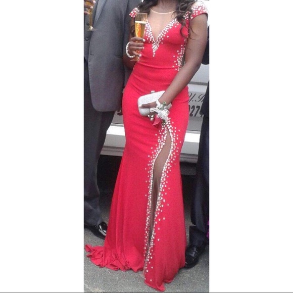 Red fitted prom dress - Picture 3 of 7
